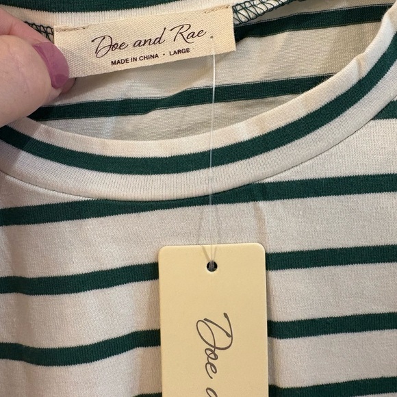 Doe & Rae Green and White Ruffle Shoulder Blouse - Picture 6 of 6